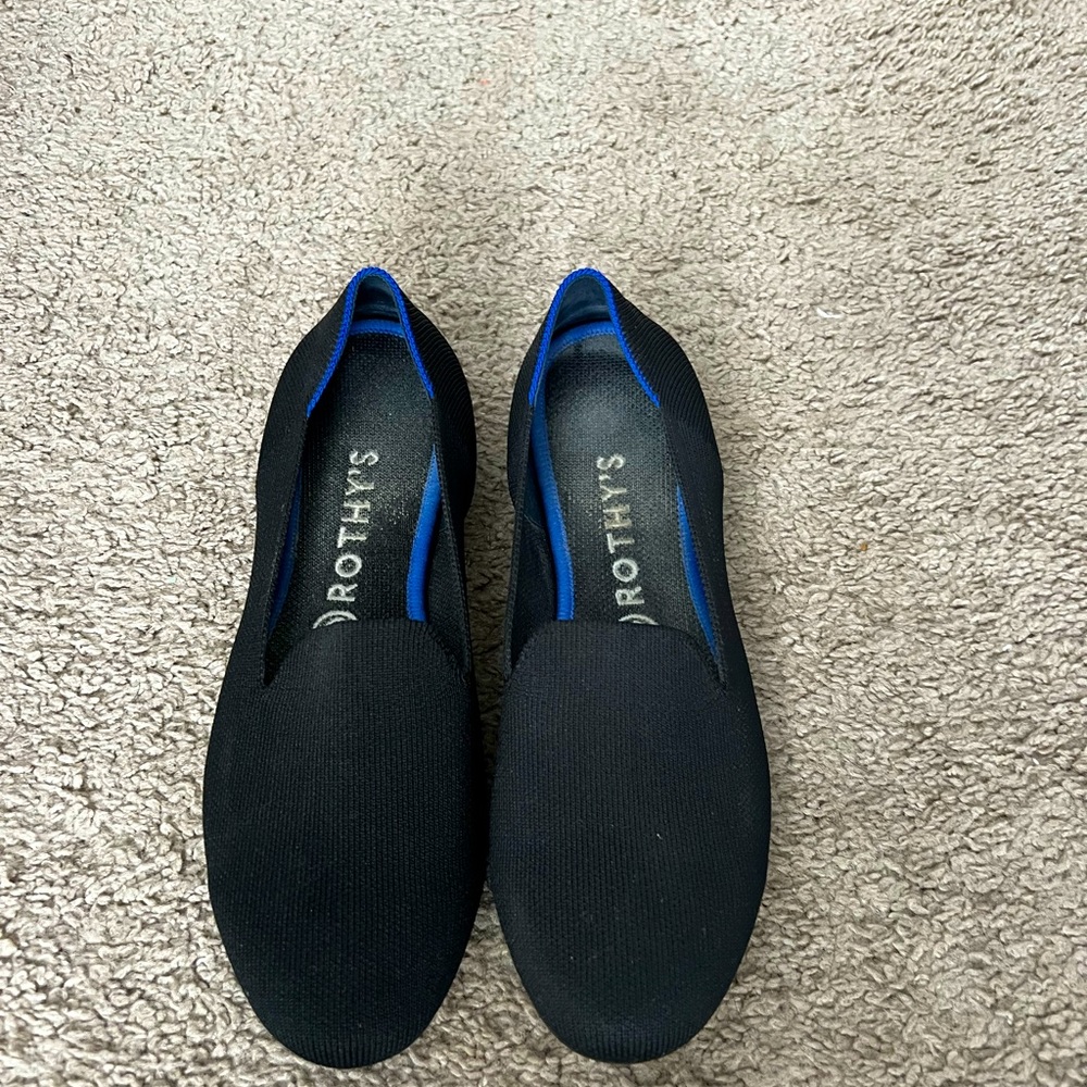 Woman Size 9 black loafer Rothys